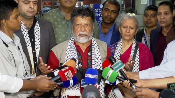 দেশে ফিরেছেন মানবাধিকারকর্মী ও আলোকচিত্রী শহিদুল আলম