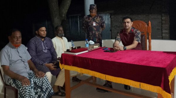 ভোলাহাট সীমান্তে শুকরের উপদ্রবে ফসলের ক্ষতি ॥ কৃষকদের পাশে ৫৯বিজিবি