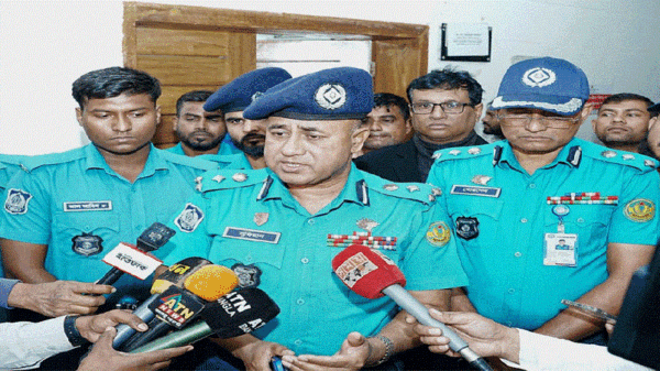 রাজশাহীতে বিচারকের বাসায় ঢুকে ছেলেকে হত্যা ॥ গুরুতর আহত স্ত্রী ॥ ঘাতক আটক