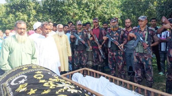 চাঁপাইনবাবগঞ্জ সীমান্তে ভারতীয় নাগরিকের লাশ দেখলো আত্মীয়রা