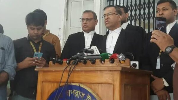 সেনা কর্মকর্তাদের মামলার আইনজীবী থেকে সরে দাঁড়ালেন ব্যারিস্টার সরোয়ার