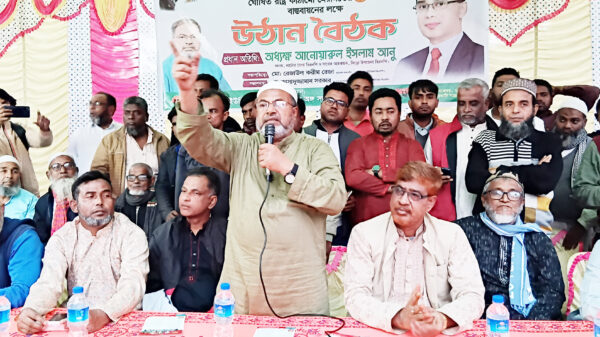 নাটোরের সিংড়ার লালোর বড়বারৈহাটি অধ্যক্ষ আনুর উঠান বৈঠক