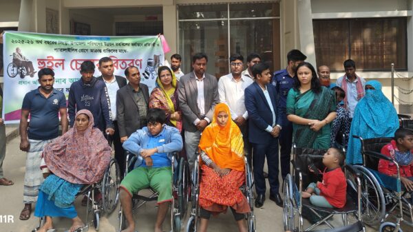 সিংড়ায় প্রতিবন্ধীদের মাঝে হুইল চেয়ার বিতরণ