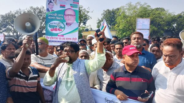 নওগাঁ-১ ও ৩ এবং ৪ আসনে প্রার্থী পরিবর্তনের জোরালো দাবিতে উত্তাল রাজপথ