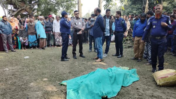 শিবগঞ্জে পুকুর পাহারাদারকে চোখ উপড়ে নৃশংস হত্যা- রহস্য উদ্ঘাটনে পুলিশের জোর তৎপরতা