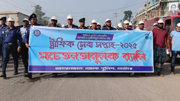 সিংড়ায় ট্রাফিক সপ্তাহে ফিটনেস মটর বাইকদের ফুল উপহার দিলেন এসপি তারিকুল