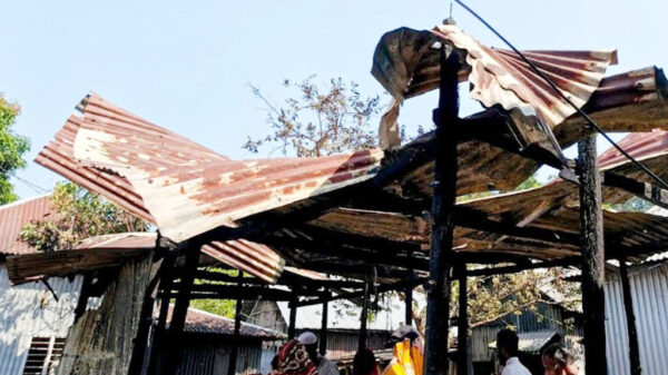 সালথায় আগুনে কৃষকের বসতবাড়ি পুড়ে ভষ্মিভূত