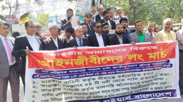 চাঁপাইনবাবগঞ্জের সোনামসজিদে লংমার্চে ‘ভয়েস অব ল’ইয়ার্স বাংলাদেশ’