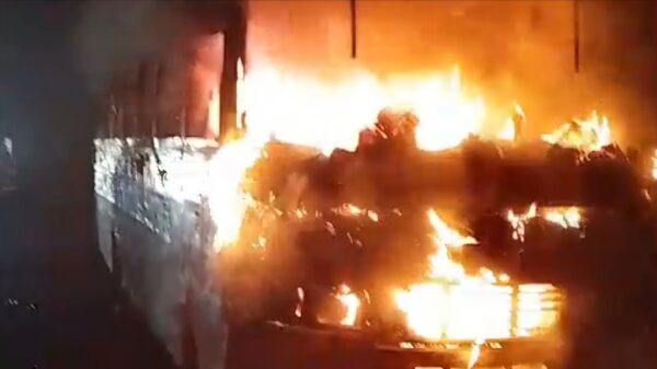 মানিকগঞ্জে স্কুল বাসে আগুন-ঘুমিয়ে থাকা চালক দগ্ধ