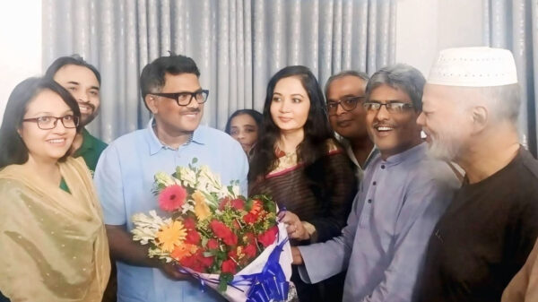 নাটোরে বিএনপি মনোনয়নপ্রাপ্ত দুই প্রার্থীর সৌজন্য সাক্ষাৎ