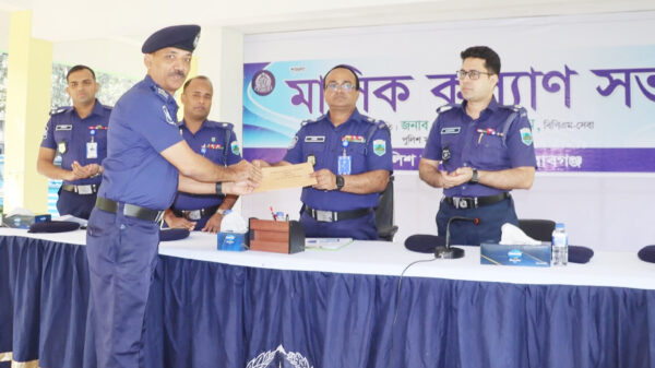 চাঁপাইনবাবগঞ্জে জেলা পুলিশের মাস্টার প্যারেড ও মাসিক কল্যান সভা