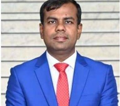 মুক্তিযোদ্ধা চাচাকে ‘বাবা’ বানিয়ে ৩৫তম বিসিএস ক্যাডার কামাল হোসেন