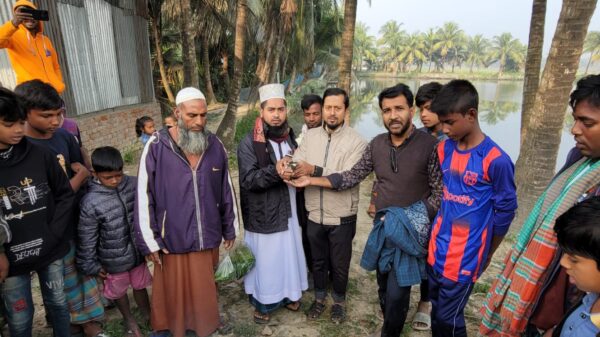 সিংড়ায় ৫ শালিক পাখি অবমুক্ত করলো পরিবেশ কর্মীরা