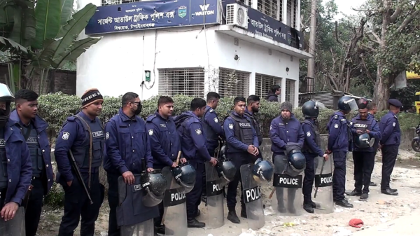 চাঁপাইনবাবগঞ্জে পুলিশ স্থাপনায় হামলা-ভাঙচুরের ঘটনায় মামলা ॥ গ্রেপ্তার ৯