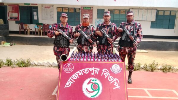 চাঁপাইনবাবগঞ্জ সীমান্তে ৫৯ বিজিবি’র নেশাজাতীয় সিরাপ উদ্ধার