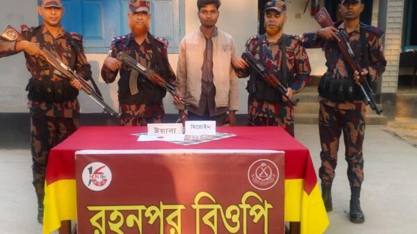 রহনপুরে বিজিবির সফল অভিযান ॥ ইয়াবা-হেরোইনসহ চোরাকারবারী আটক