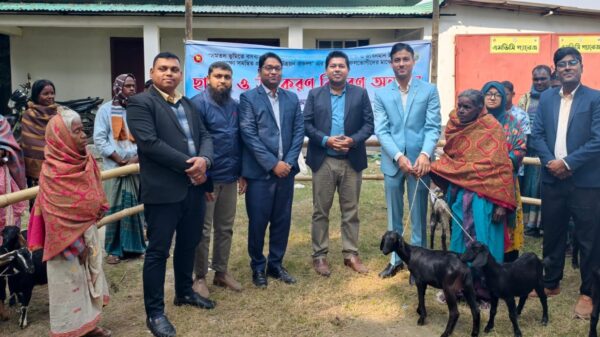 নাটোরের সিংড়ায় ক্ষুদ্র নৃগোষ্ঠীদের মাঝে ছাগল বিতরণ