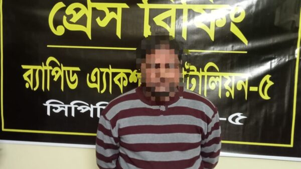 চাঁপাইনবাবগঞ্জে সিএনজিতে ফেনসিডিলসহ চালক গ্রেফতার