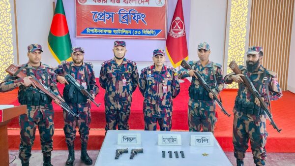 চাঁপাইনবাবগঞ্জ সীমান্ত থেকে ৫৩ বিজিবি’র অস্ত্র-গুলি উদ্ধার