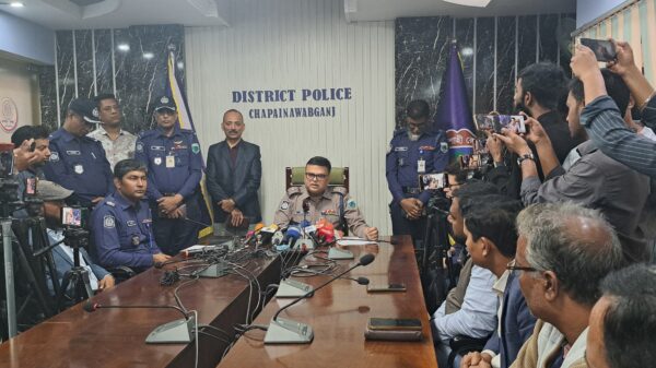 চাঁপাইনবাবগঞ্জে সাংবাদিকদের সাথে নবাগত পুলিশ সুপারের মতবিনিময়