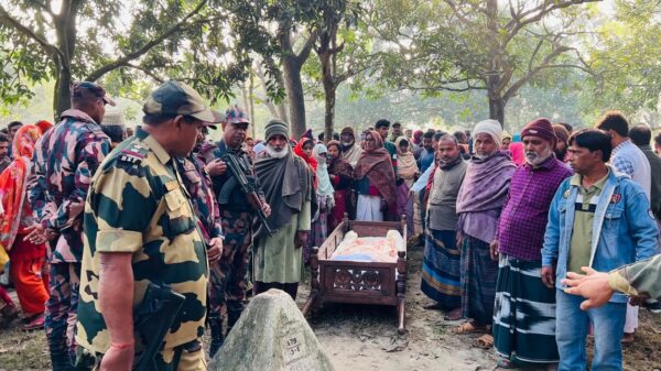 বাংলাদেশি আত্মীয়দের লাশ দেখার সুযোগ দিল বিজিবি ও বিএসএফ