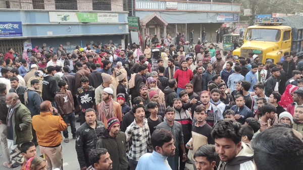 চাঁপাইনবাবগঞ্জে সড়ক দুর্ঘটনায় দুই তরুণের মৃত্যু ॥ সড়ক অবরোধ-ভাঙচুর ও আগুন