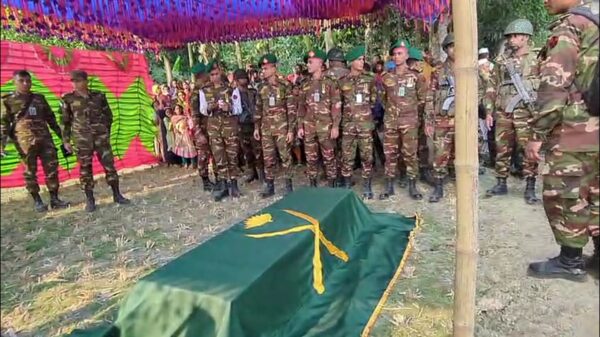 বাবা ও দাদির কবরের পাশে চিরনিদ্রায় শায়িত হলেন সুদানে নিহত সেনা সদস্য সবুজ মিয়া
