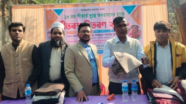 গোদাগাড়ীতে শীতার্থদের মাঝে কম্বল বিতরণ