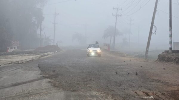 নওগাঁয় হিমেল হাওয়ায় বেড়েছে শীতের তীব্রতা