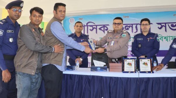 চাঁপাইনবাবগঞ্জে জেলা পুলিশের মাস্টার প্যারেড ও মাসিক কল্যান সভা