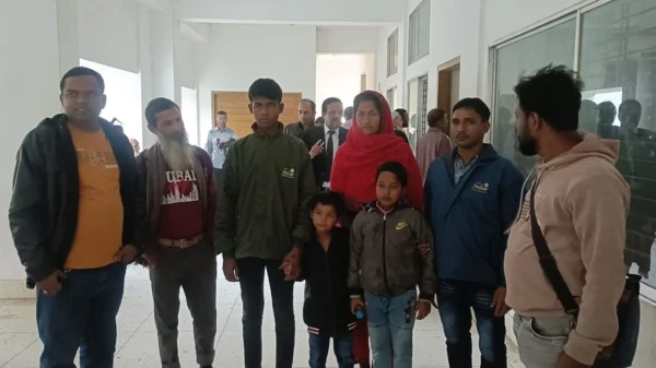 মামলা নিস্পত্তি না হওয়া পর্যন্ত নিজ দেশে ফিরতে পারবে না অন্তঃসত্ত্বা সোনালিসহ ৬ ভারতীয়