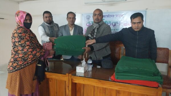 চাঁপাইনবাবগঞ্জে সিসিডিবি’র উদ্যোগে শীতবস্ত্র বিতরণ