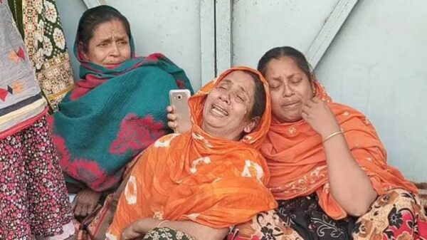 চাঁপাইনবাবগঞ্জে তুচ্ছ ঘটনায় একজনকে পিটিয়ে হত্যা