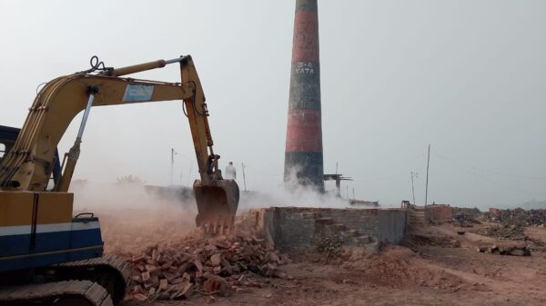 পরিবেশ ধ্বংসের কারখানায় অভিযান- চাঁপাইনবাবগঞ্জে ৯ অবৈধ ইটভাটায় মোবাইল কোর্ট ॥ জরিমানা ৩২ লাখ টাকা