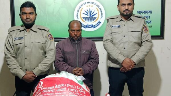 গোমস্তাপুরে ডিএনসি’র অভিযানে চোলাইমদসহ এক মাদক কারবারি আটক