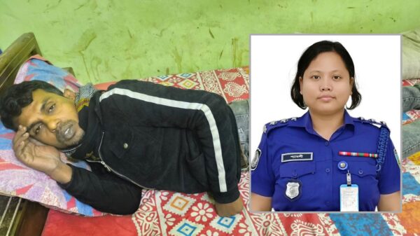 নওগাঁয় সিটবিহীন টিকিট নিয়ে বিরোধে বাসচালককে ডেকে নির্যাতন পুলিশের