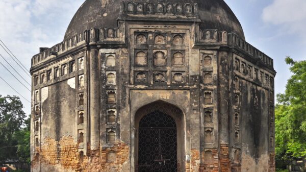 গৌড় সভ্যতা থেকে চাঁপাইনবাবগঞ্জ এর রহনপুরের ষাড় বুরুজ ঐতিহ্যের গৌরব ॥ সংরক্ষণের সংকট
