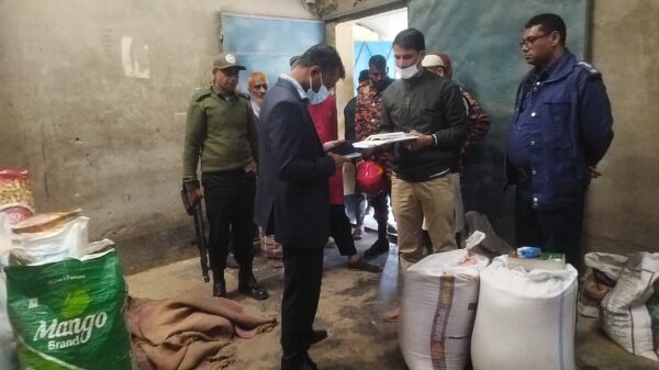 শিবগঞ্জে ভ্রাম্যমাণ আদালতে মসলা ব্যবসায়ীকে অর্থদণ্ড