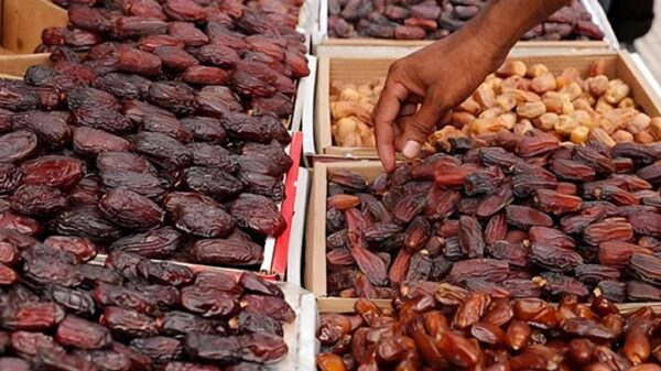 রমজানের শুরুতেই অস্থির বাজার ॥ চড়া খেজুর-মুরগি ও সবজির দাম