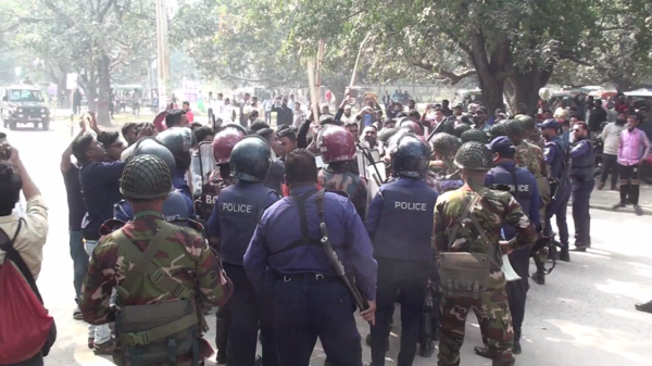 নির্বাচন ঘিরে চাঁপাইনবাবগঞ্জে সেনাবাহিনীসহ আইনশৃঙ্খলা বাহিনীর মহড়া