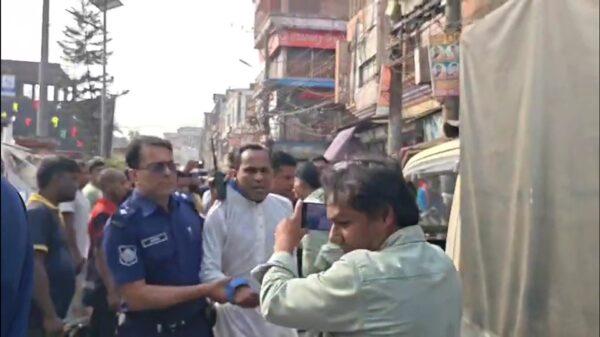 গাইবান্ধায় আ’লীগের ঝটিকা মিছিল ॥ ২ নেতা গ্রেফতার