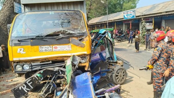 গাইবান্ধায় সড়ক দুর্ঘটনায় নিহত ২ ॥ আহত ৩