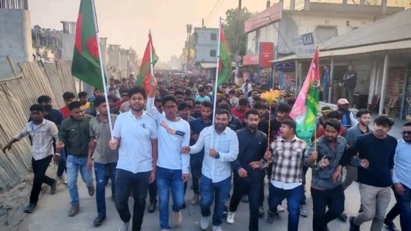 গোবিন্দগঞ্জে উপজেলা ছাত্রদলের ধানের শীষের পক্ষে বিশাল মিছিল