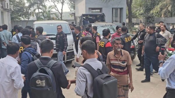 কিশোরগঞ্জ পাসপোর্ট অফিসে র‌্যাবের অভিযান ॥ ২০ জনের কারাদণ্ড