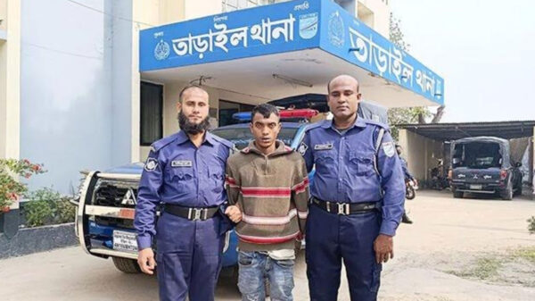 টাকার জন্য বাবাকে কুপিয়ে হত্যা-ছেলে আটক