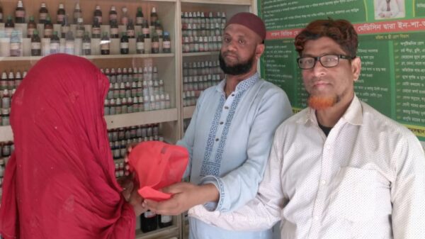 নাগরপুরে মুকতাদির হোমিও চিকিৎসা কেন্দ্রের ইফতার সামগ্রী বিতরণ