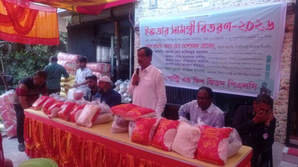 বাগাতিপাড়ায় ফিলোন ডেভেলপমেন্ট পিএলসি’র ইফতার সামগ্রী বিতরণ