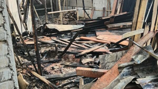 মান্দায় নির্বাচন পরবর্তী সহিংসতা ॥ দুর্বৃত্তদের আগুনে পুড়ল ফার্নিচারের দোকান