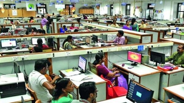 রমজানে নতুন সময়সূচিতে চলছে অফিস- আদালত ও ব্যাংক