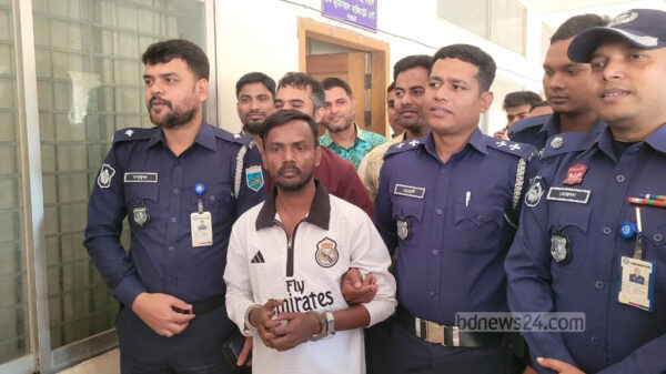 বগুড়ায় গ্রেপ্তার কনটেন্ট ক্রিয়েটর হিরো আলম